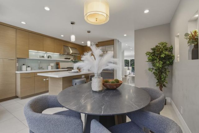 33 Park Road 5, Burlingame, CA 94010