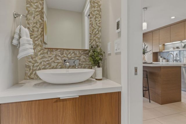 33 Park Road 5, Burlingame, CA 94010