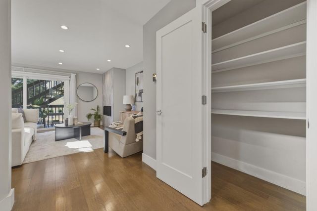 33 Park Road 5, Burlingame, CA 94010