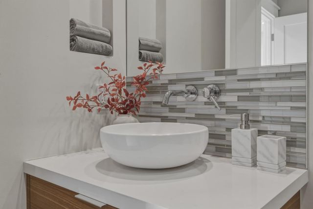 33 Park Road 5, Burlingame, CA 94010