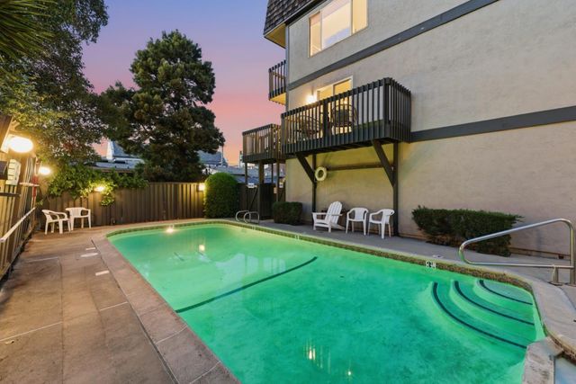 33 Park Road 5, Burlingame, CA 94010