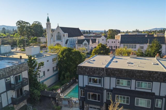 33 Park Road 5, Burlingame, CA 94010