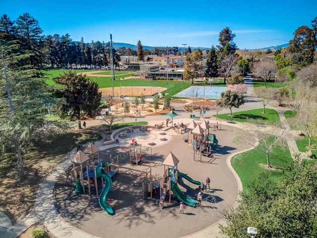 33 Park Road 5, Burlingame, CA 94010