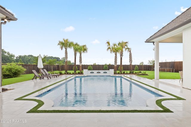 305 Stony Trek Drive, Youngsville, LA 70592