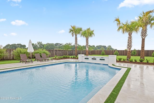 305 Stony Trek Drive, Youngsville, LA 70592