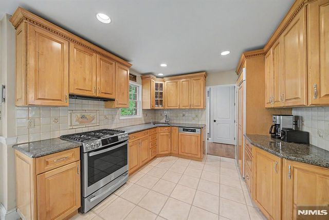 9 Woodland Park Drive, Tenafly, NJ 07670