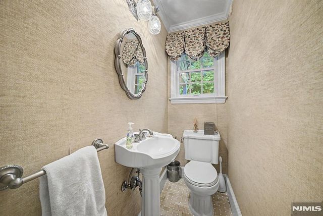 9 Woodland Park Drive, Tenafly, NJ 07670