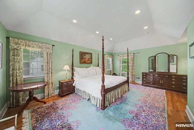 9 Woodland Park Drive, Tenafly, NJ 07670