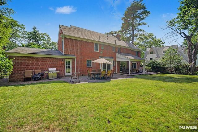 9 Woodland Park Drive, Tenafly, NJ 07670