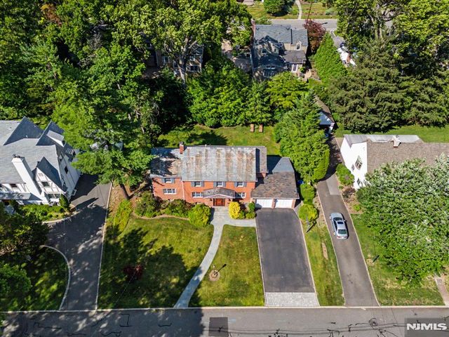 9 Woodland Park Drive, Tenafly, NJ 07670
