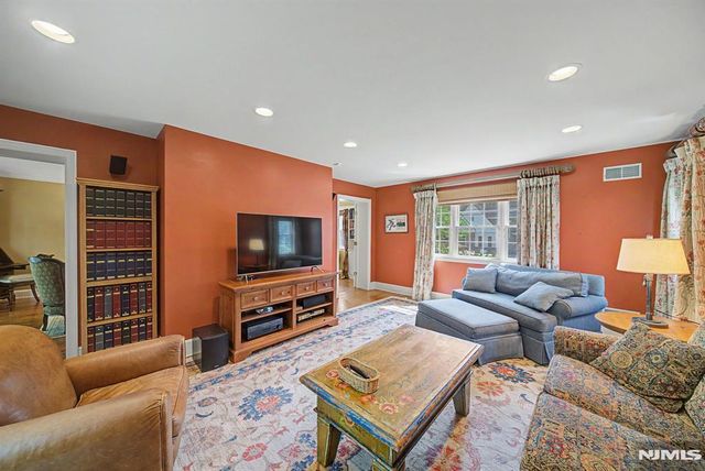 9 Woodland Park Drive, Tenafly, NJ 07670