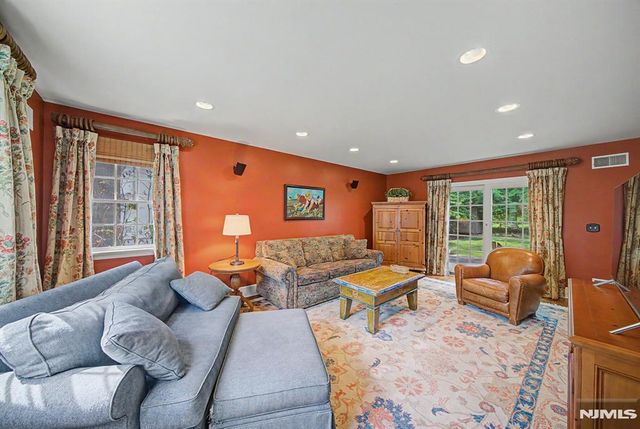 9 Woodland Park Drive, Tenafly, NJ 07670