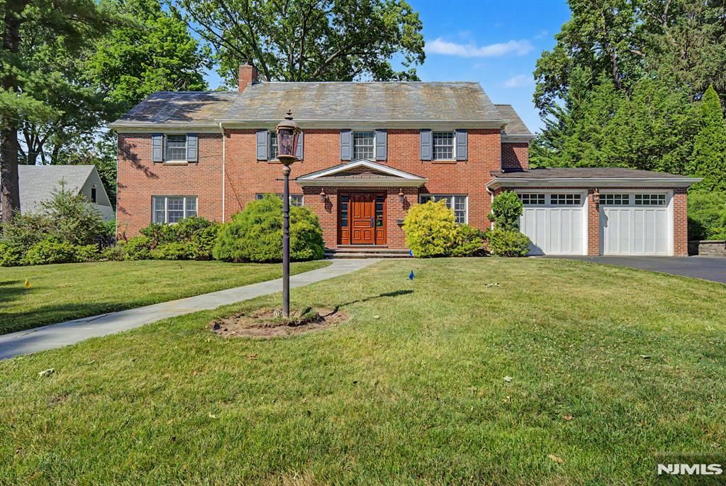 9 Woodland Park Drive, Tenafly, NJ 07670