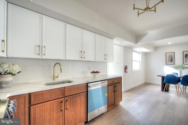 921 N BEECHAM RD, Williamstown, NJ 08094