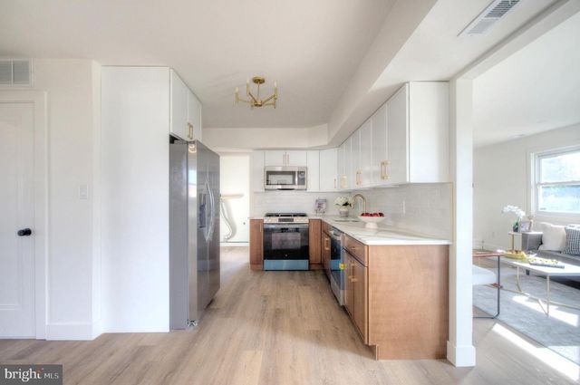 921 N BEECHAM RD, Williamstown, NJ 08094