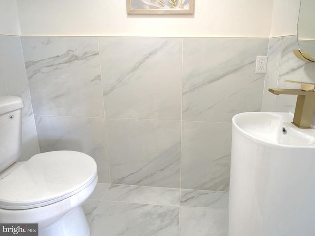 921 N BEECHAM RD, Williamstown, NJ 08094