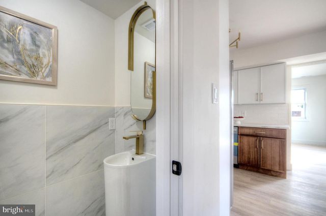 921 N BEECHAM RD, Williamstown, NJ 08094