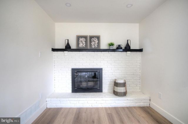 921 N BEECHAM RD, Williamstown, NJ 08094