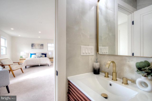 921 N BEECHAM RD, Williamstown, NJ 08094