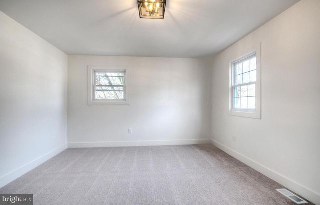 921 N BEECHAM RD, Williamstown, NJ 08094