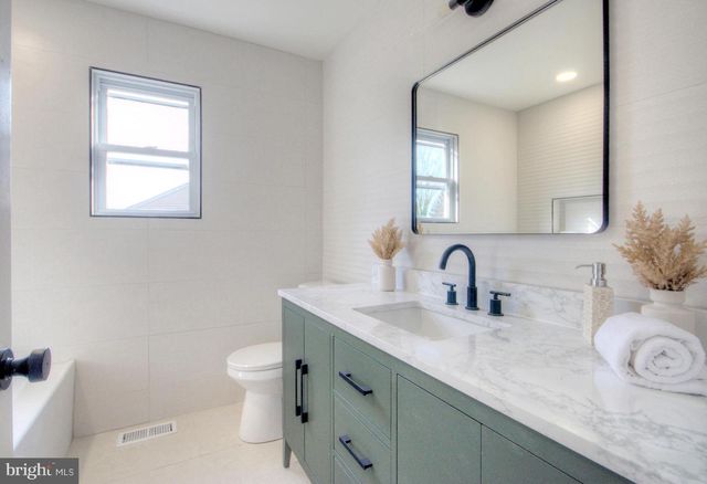 921 N BEECHAM RD, Williamstown, NJ 08094