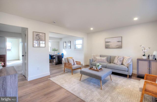 921 N BEECHAM RD, Williamstown, NJ 08094