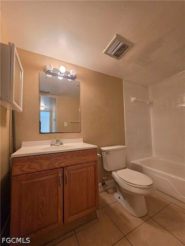 1830 Maravilla AVE 402, Fort Myers, FL 33901