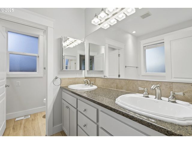 10727 Sw NELSON St, Tualatin, OR 97062