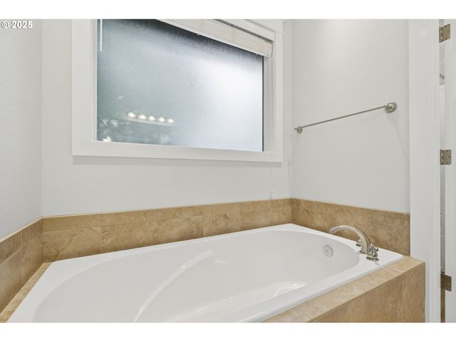 10727 Sw NELSON St, Tualatin, OR 97062