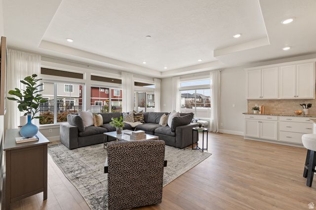 152 E MEANDERING WAY, Saratoga Springs, UT 84045