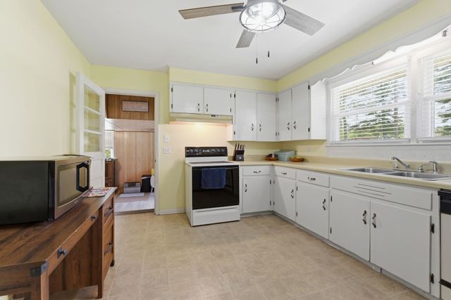 1313 Raby Ave, Shelbyville, TN 37160