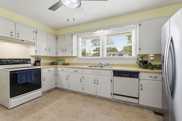 1313 Raby Ave, Shelbyville, TN 37160
