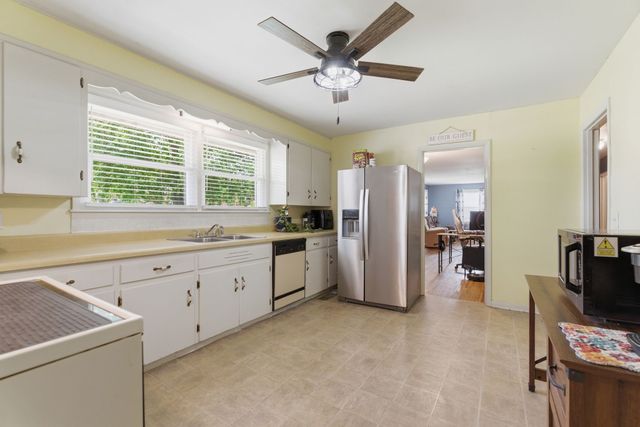 1313 Raby Ave, Shelbyville, TN 37160