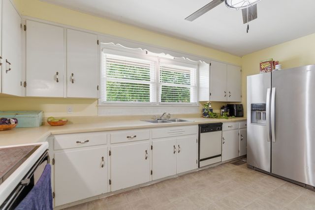1313 Raby Ave, Shelbyville, TN 37160