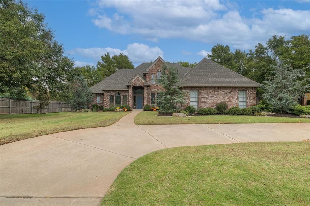 1009 Glenridge Drive, Edmond, OK 73013