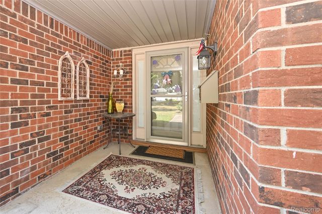 668 Randall Drive, Troy, MI 48085