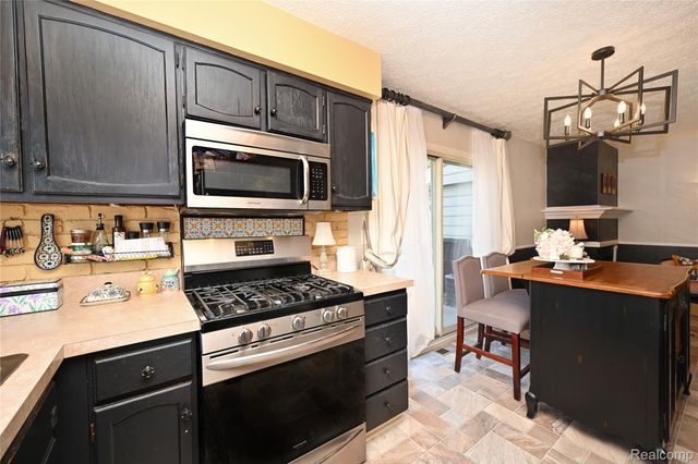 668 Randall Drive, Troy, MI 48085