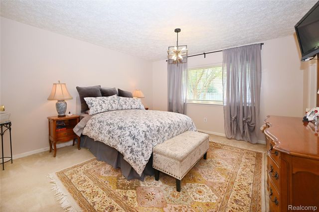 668 Randall Drive, Troy, MI 48085