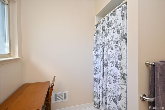 668 Randall Drive, Troy, MI 48085