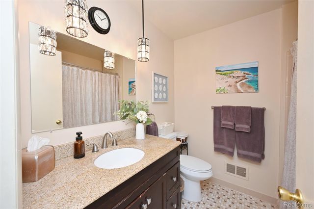 668 Randall Drive, Troy, MI 48085