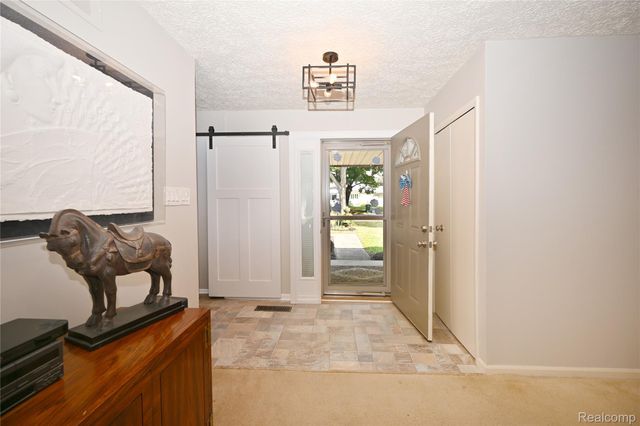 668 Randall Drive, Troy, MI 48085