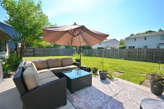 668 Randall Drive, Troy, MI 48085