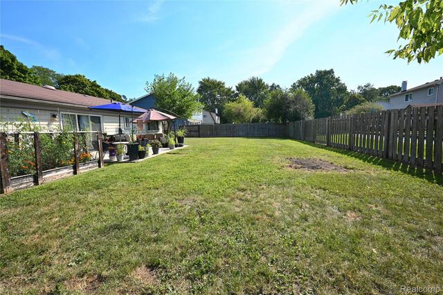 668 Randall Drive, Troy, MI 48085