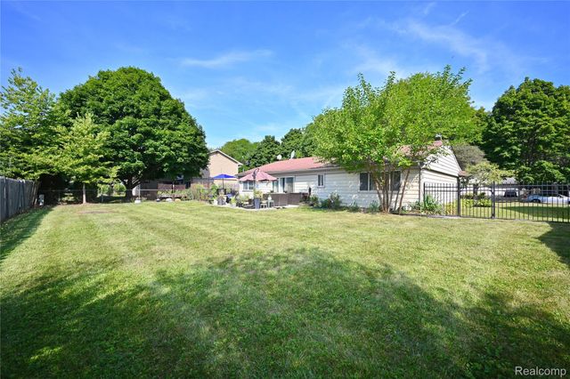 668 Randall Drive, Troy, MI 48085