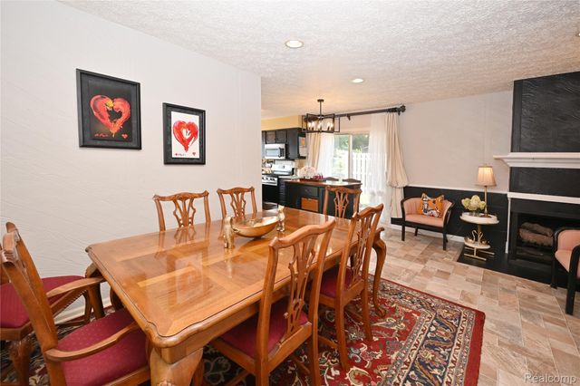 668 Randall Drive, Troy, MI 48085