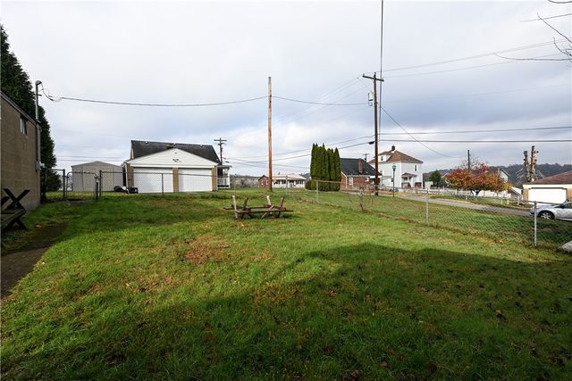 909 Alexander Ave, Monessen, PA 15062