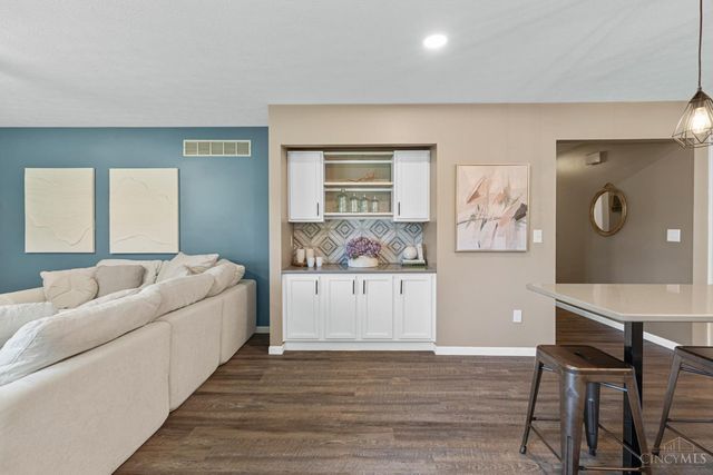 8042 Laurelwood Drive, Hamilton Twp, OH 45039