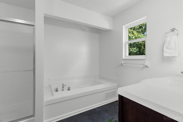 8042 Laurelwood Drive, Hamilton Twp, OH 45039