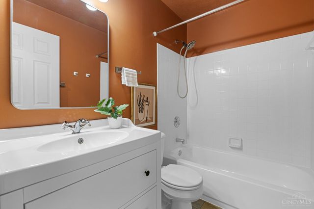 8042 Laurelwood Drive, Hamilton Twp, OH 45039