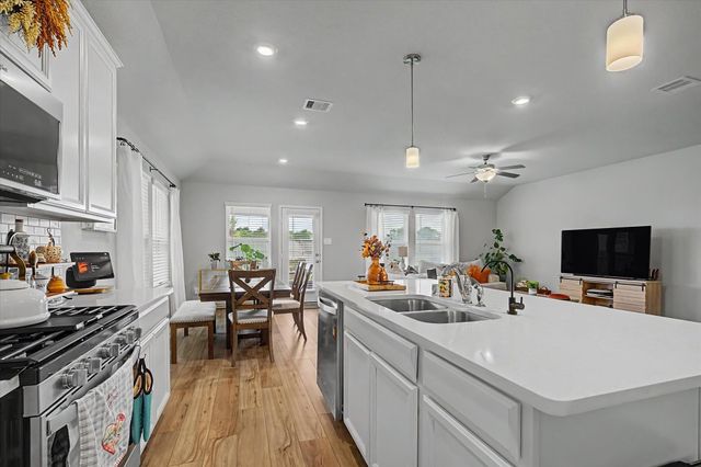 10842 Cliffs View Drive, Iowa Colony, TX 77583